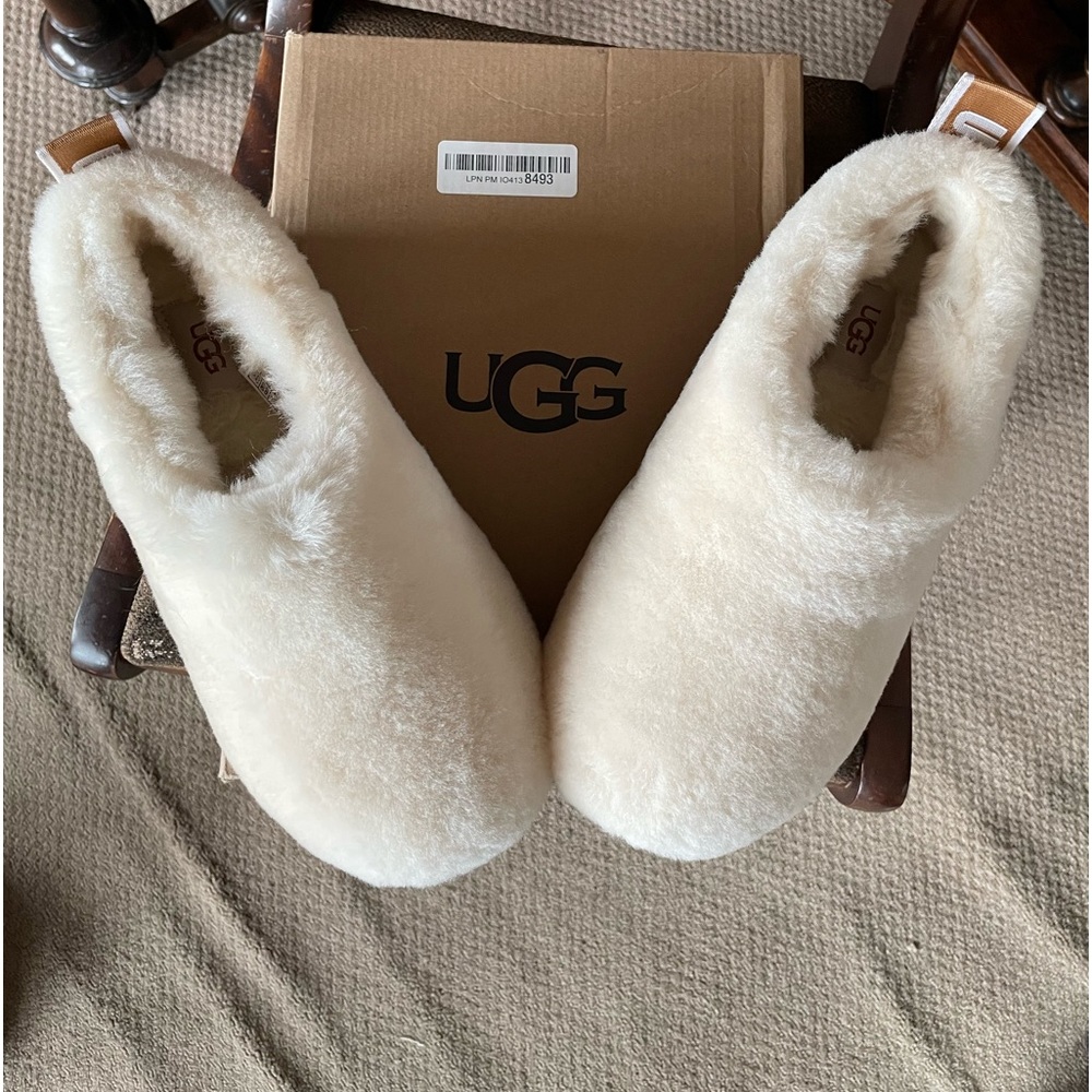 UGG classic cozy bootie NEW IN BOX , size 8, ivory